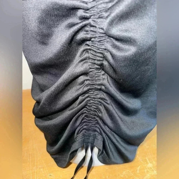 New Balance exercise top.  Great condition. Smoke free home. - Picture 3 of 4